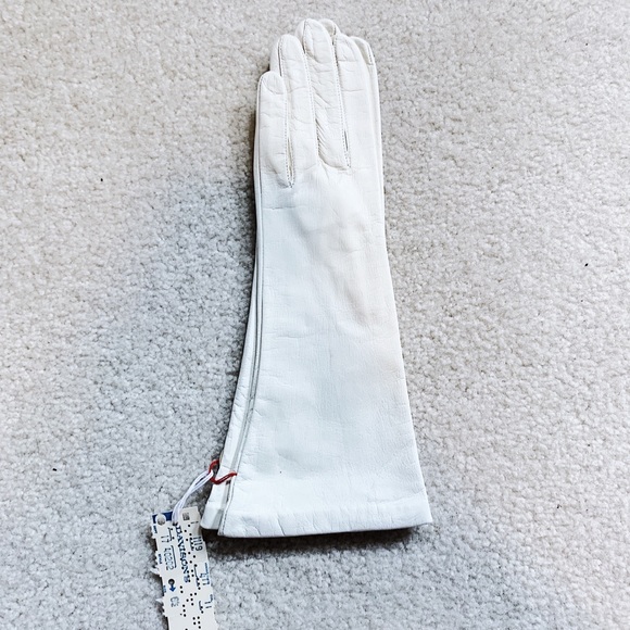 ๐CLOSET CLEAN-OUT - MAKE OFFERS๐ Vintage White Leather Gloves NWT - Picture 4 of 7